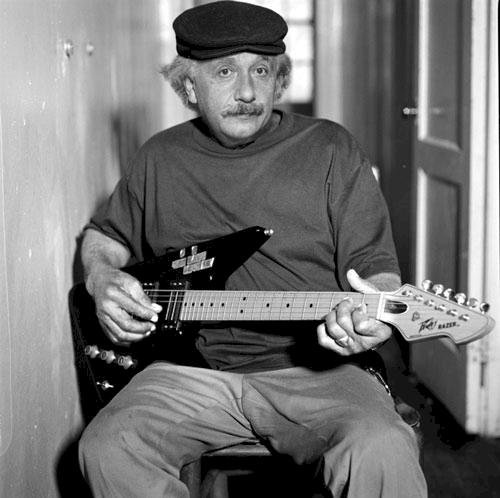 Эйнштейн отлично играл на гитаре?